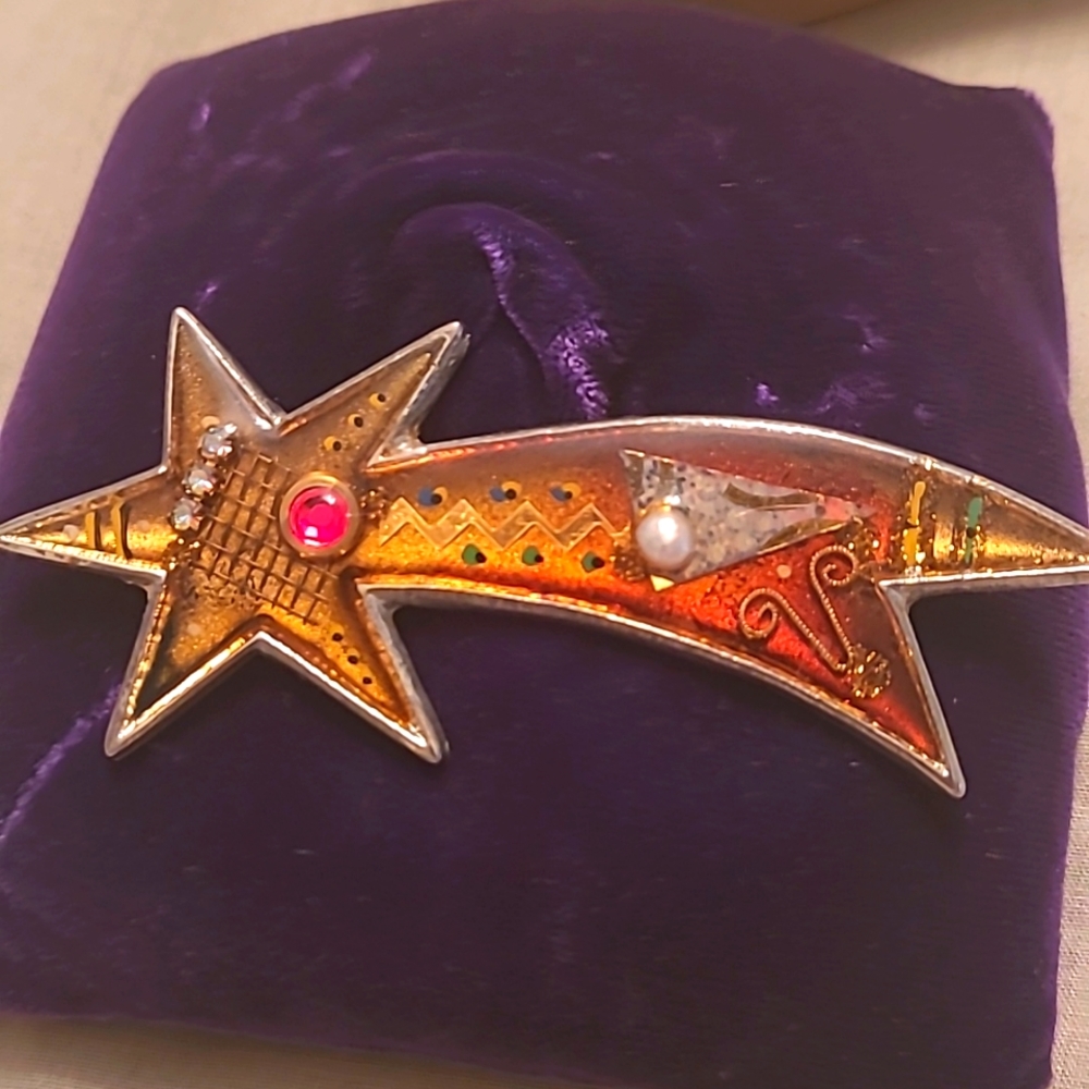 Shooting Star Enamel Pin